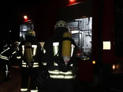 В Киеве во время пожара в квартире погиб человек