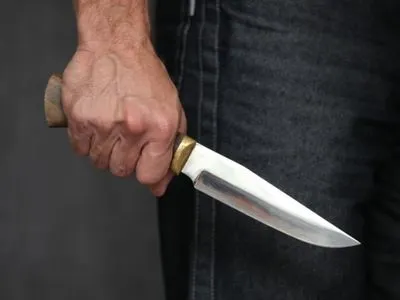В Харькове мужчину порезали ножом возле магазина