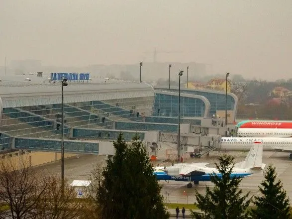 lvivskiy-aeroport-vidnoviv-robotu