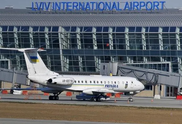 Львівський аеропорт не працює через ожеледицю