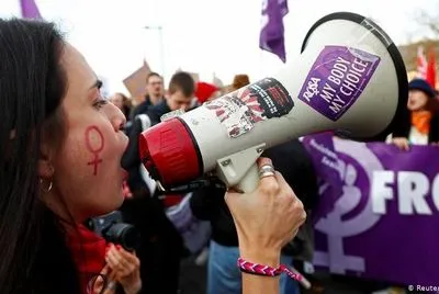 В Брюсселе тысячи людей протестовали против насилия над женщинами