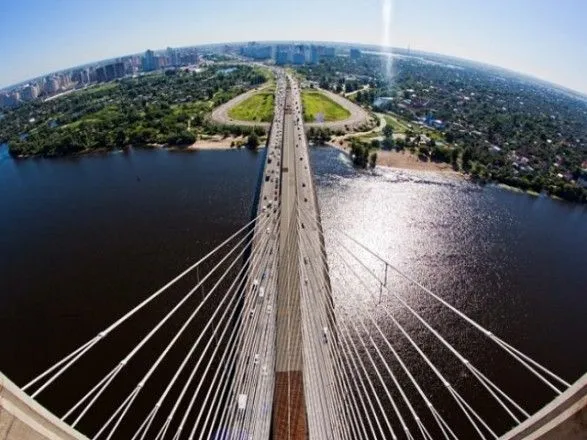 В столице ограничат движение транспорта на Южном мосту