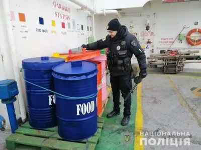 Неизвестный "заминировал" судно в порту Одессы, взрывчатку не нашли