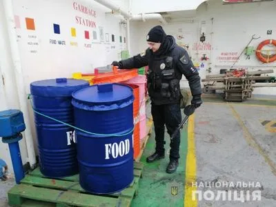 Невідомий "замінував" судно в порту Одеси, вибухівку не знайшли