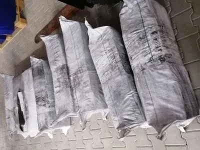 Контрабанда в древесном угле: из Украины хотели вывезти сигареты на 2,7 млн грн
