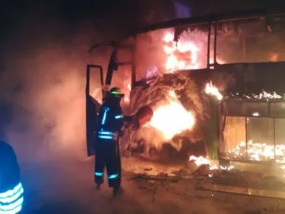 Пассажирский автобус сгорел в Днепропетровской области