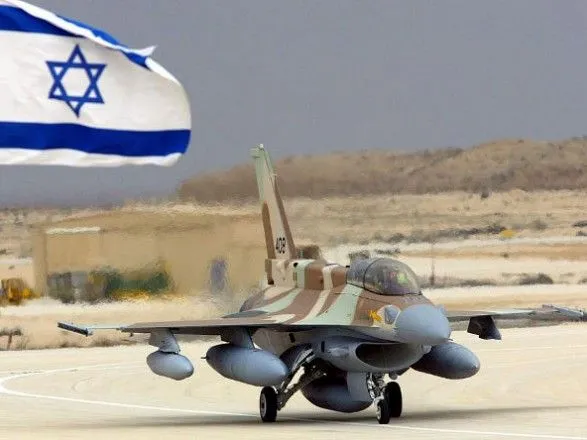 Израильские истребители нанесли авиаудары по военным целям в секторе Газа