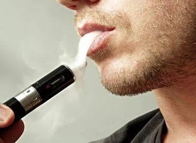 У Нью-Йорку схвалили заборону електронних сигарет та ароматизованих сумішей