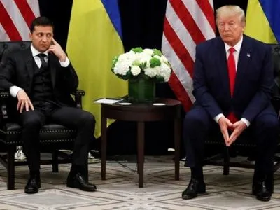 Трамп подписал приказ о приостановлении финансовой помощи Украине в день разговора с Зеленским
