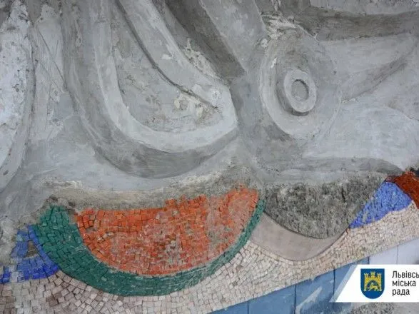 Мозаїка "Море і риби": у Львові відновлено стіну з рельєфом