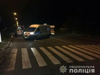 В Донецкой области легковушка сбила женщину и столкнулась с другой машиной