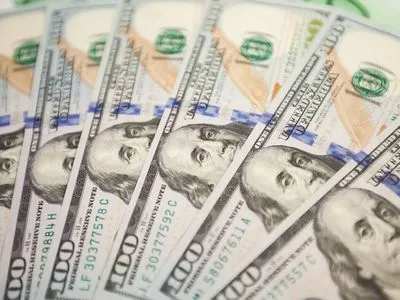 Доллар на межбанке упал ниже 24 грн