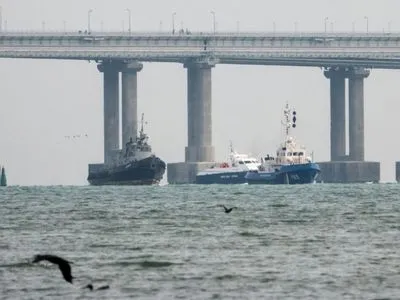 РФ и Украина контактируют по оборудованию с возвращенных Киеву кораблей - Кремль