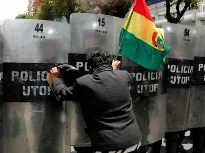 Влада Болівії скасувала указ, який звільняє військових від відповідальності за застосування сили