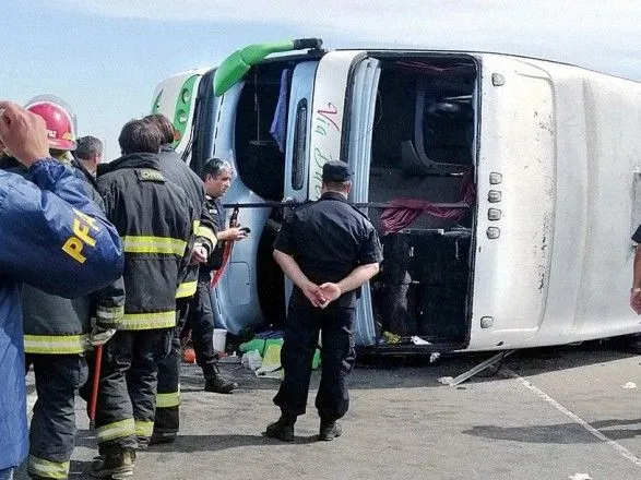 В Аргентине школьный автобус попал в ДТП, погибли по меньшей мере 2 детей