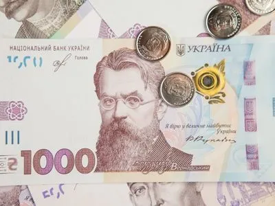 Середня зарплата в Україні зросла за місяць на 0,4%