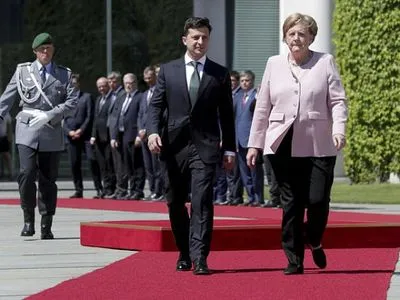 Зеленский и Меркель обсудили подготовку "нормандской" встречи 9 декабря