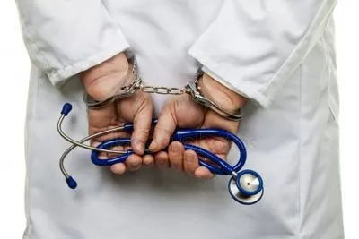 В Україні цього року обліковано 609 проваджень щодо помилок лікарів та фармацевтів