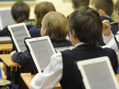 На Миколаївщині чиновники привласнили 15 млн грн на закупівлі е-підручників для школярів - СБУ