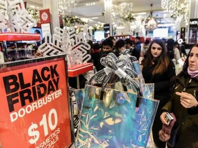 Любителям обновок не радять їхати в шопінг-тури за кордон у "чорну п'ятницю"