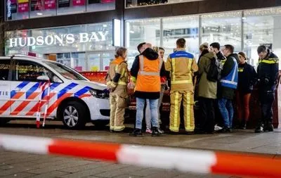 В центре Гааги неизвестный напал с ножом, трое пострадавших