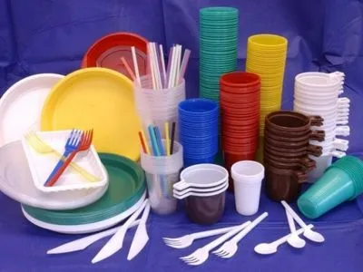 У Білорусі заборонять одноразовий пластиковий посуд