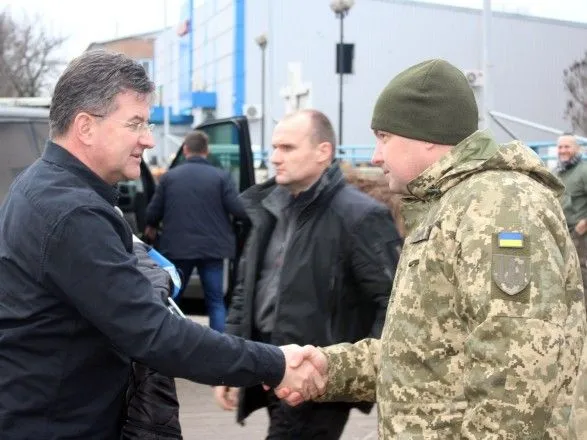 Глава ОБСЕ Лайчак посетил КПВВ "Станица Луганская"