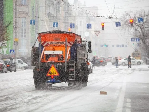 В Киеве подготовились к зиме: снегоуборочная техника готова к работе