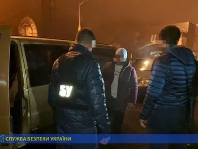 На Харківщині викрили прикордонників та митників на сприянні нелегальній міграції до РФ
