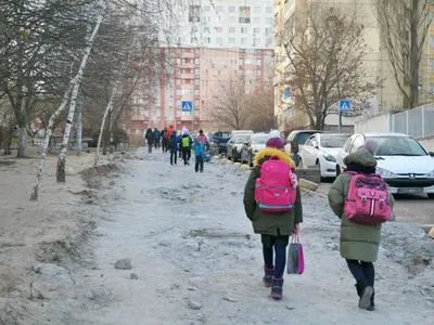 В Киеве строят первый тротуар с подогревом