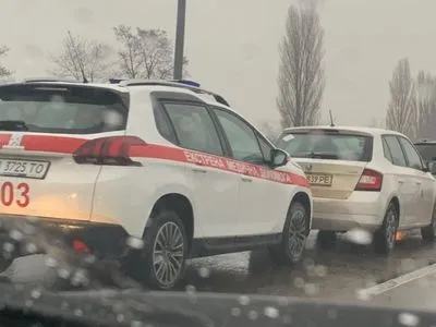 На въезде в Киев произошло ДТП с участием "скорой"