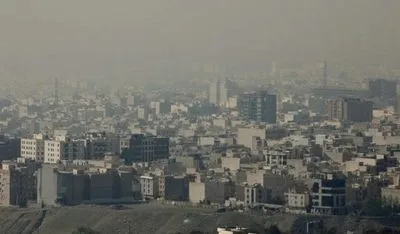 В Ірані скасували заняття у школах та університетах через забруднене повітря