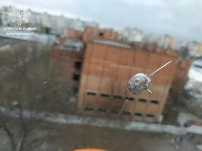 У Львові підлітки обстріляли житловий будинок
