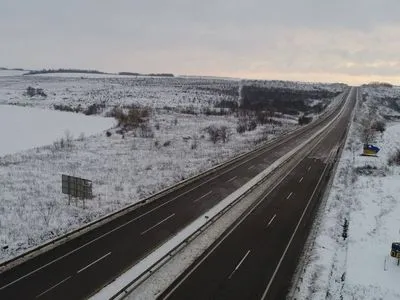 Рятувальники попереджають українців про сніг та ожеледицю