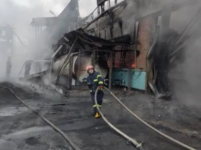 Масштабный пожар на складах в Полтаве тушили шесть часов
