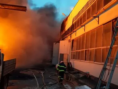 В Полтаве произошел масштабный пожар на складах