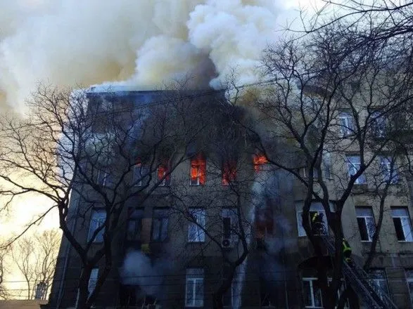 Пожежа у коледжі в Одесі: повідомляється про 12 постраждалих