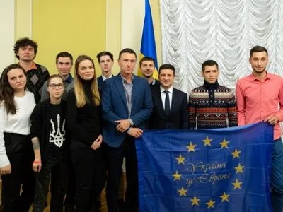 Зеленський зустрівся з учасниками Євромайдану