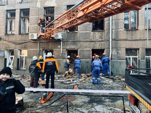 Пожар в колледже в Одессе: спасатели начали разбирать завалы