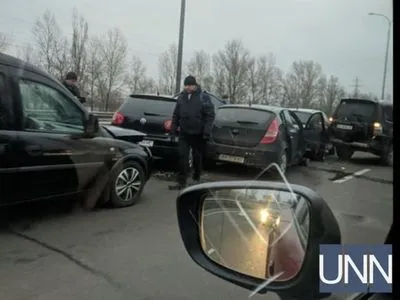 На въезде в Киев образовалась пробка из-за ДТП