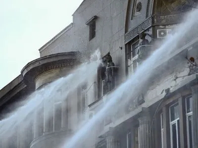 Пожар в Одессе: опубликованы фото с середины колледжа