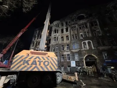 Спасатели уже обследовали подвал сгоревшего колледжа в Одессе