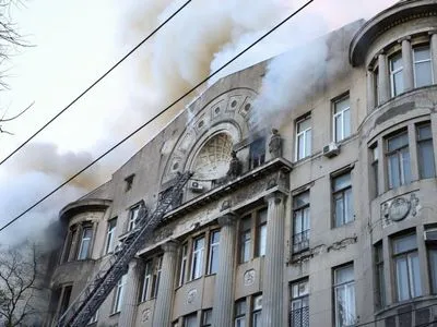 Геращенко пообещал разобраться с нехваткой техники на ликвидацию пожара в колледже в Одессе
