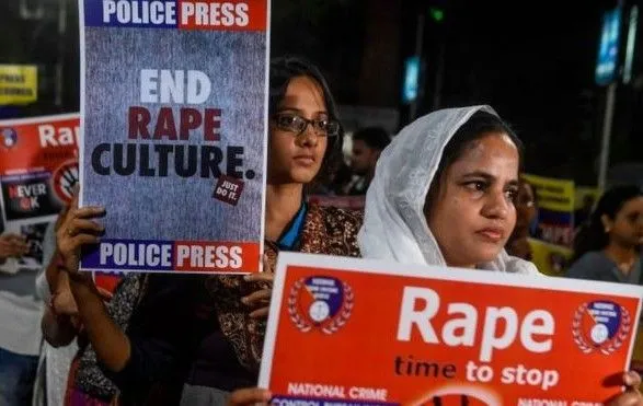 В Индии жертву изнасилования подожгли перед дачей показаний в суде