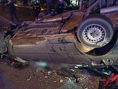 Зіткнення двох автівок у Миколаєві: загинув таксист і один пасажир