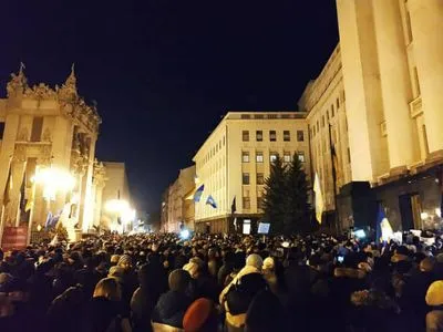 Акцію протесту на Банковій вирішили припинити: Зеленський не перетнув "червоних ліній"