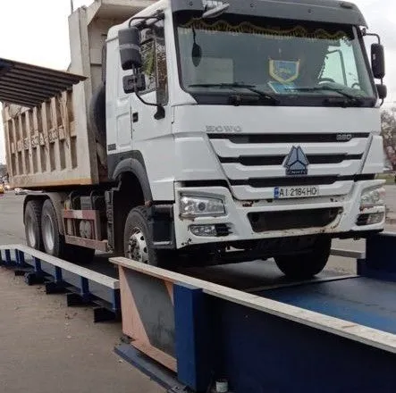 На подъездах к Киеву за неделю обнаружили около 40 нарушений веса грузовиков