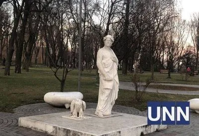В Киеве обезглавили орла, который является частью памятника Данте