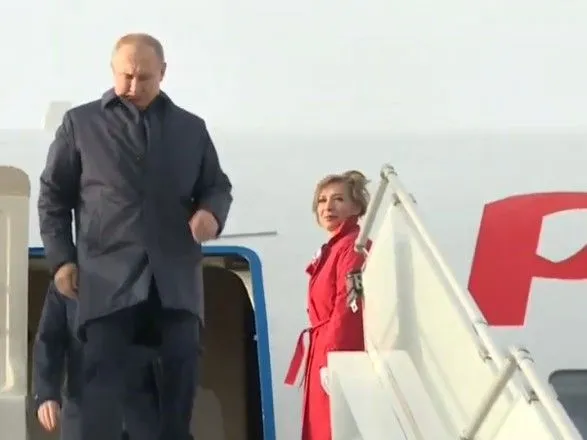 Путін прилетів до Франції на "нормандський саміт"