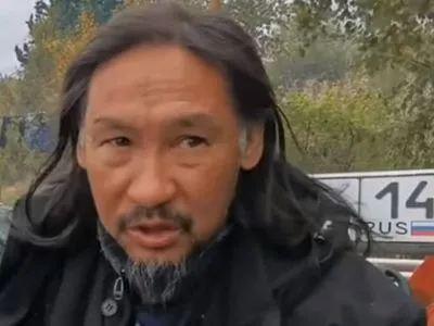 Російська поліція розшукує якутського шамана, який знову йде “виганяти Путіна”